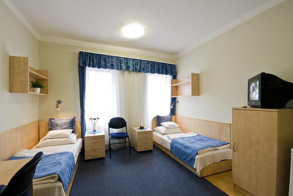 Hotel Kerpely Dunaújváros Chambre photo