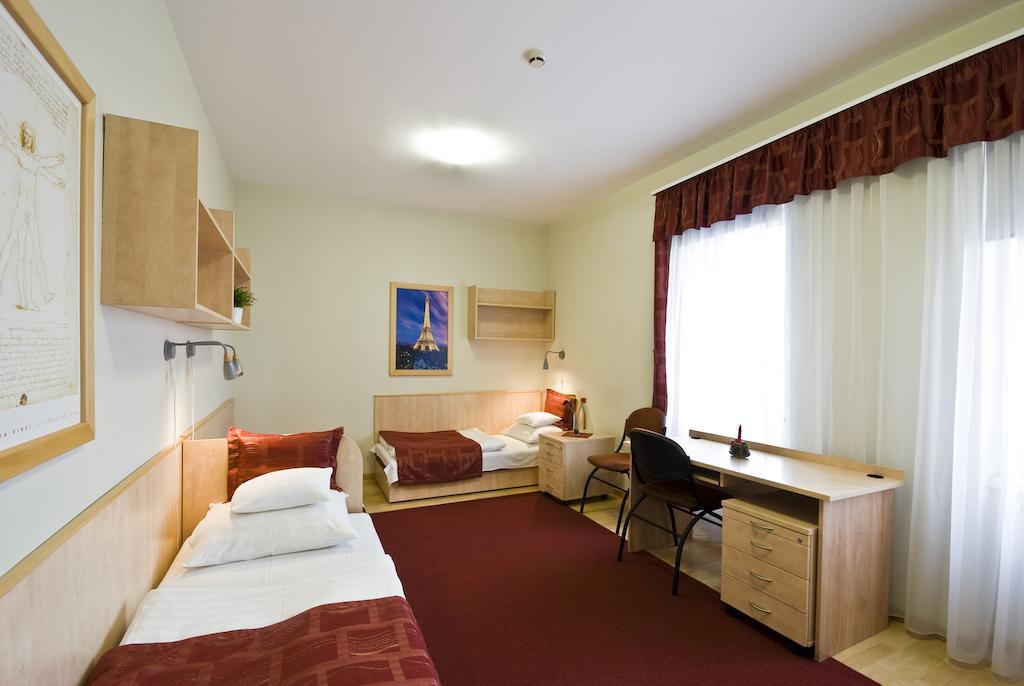 Hotel Kerpely Dunaújváros Chambre photo