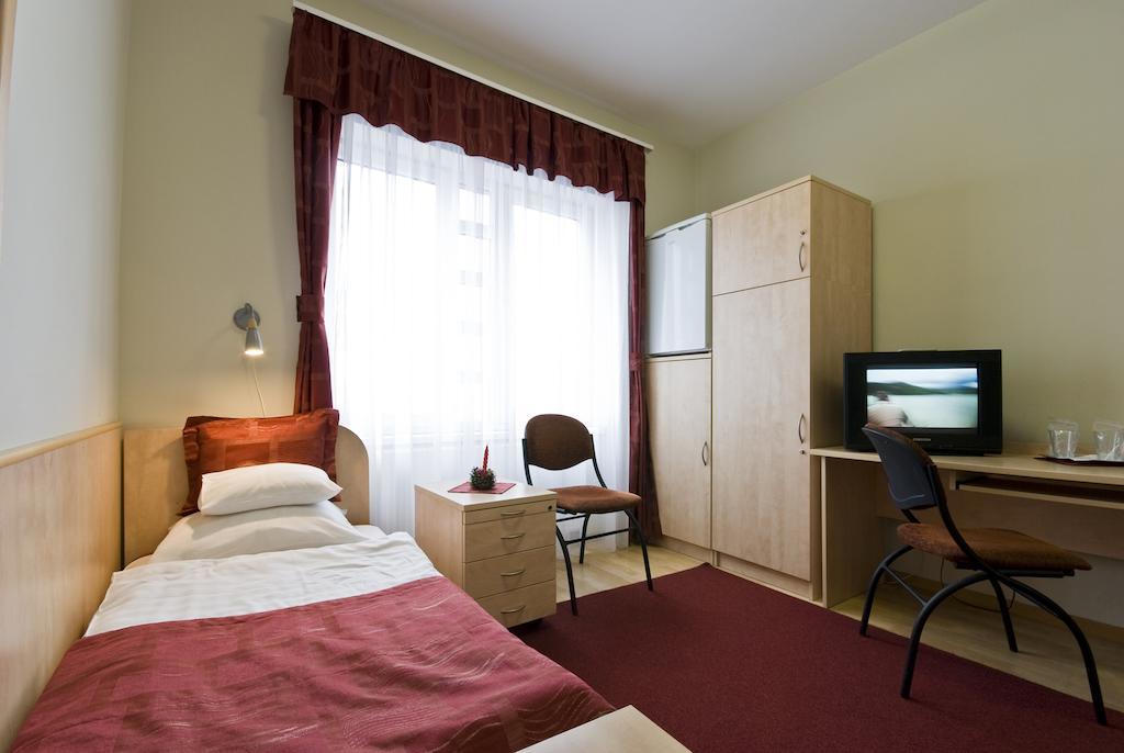 Hotel Kerpely Dunaújváros Chambre photo