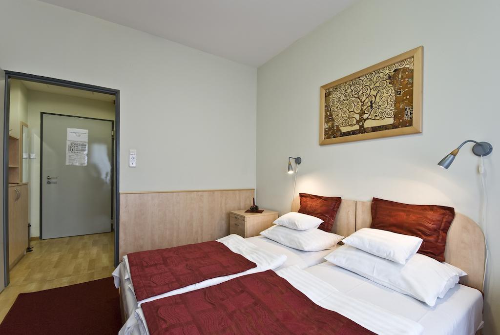 Hotel Kerpely Dunaújváros Chambre photo