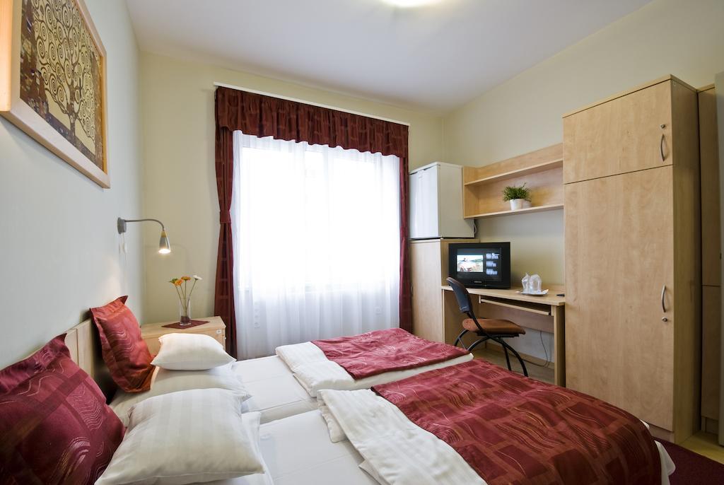 Hotel Kerpely Dunaújváros Chambre photo