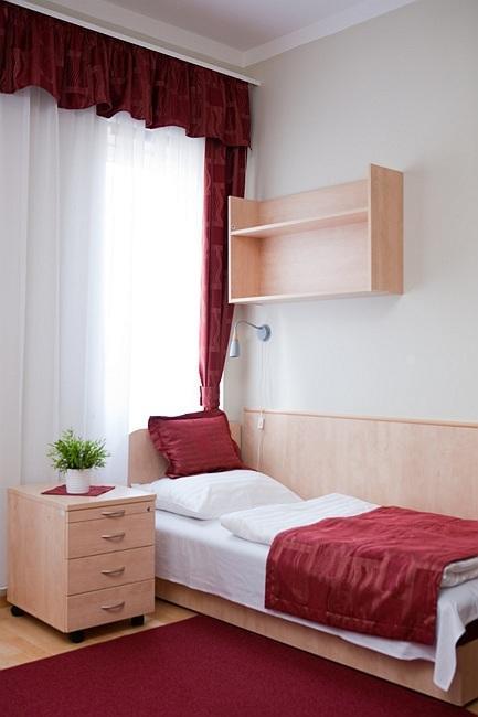 Hotel Kerpely Dunaújváros Extérieur photo