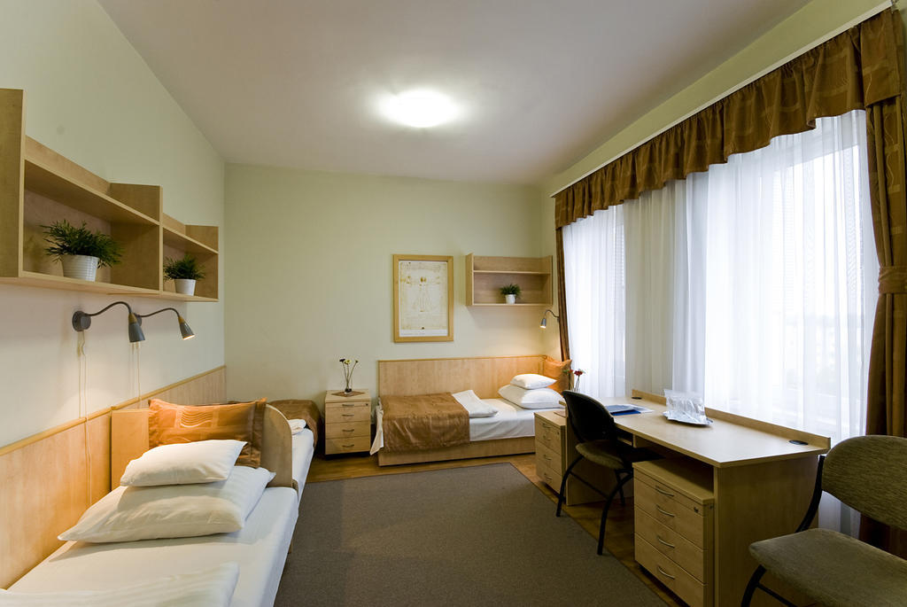 Hotel Kerpely Dunaújváros Extérieur photo