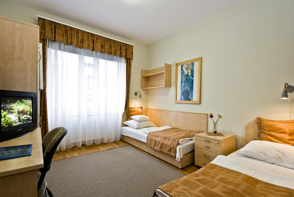 Hotel Kerpely Dunaújváros Extérieur photo