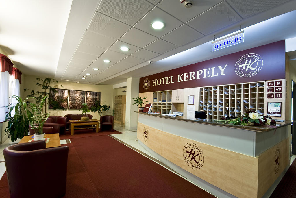 Hotel Kerpely Dunaújváros Extérieur photo